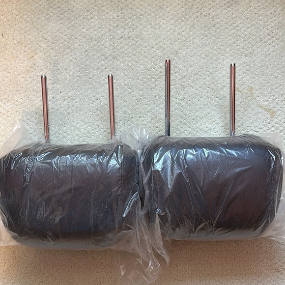 NWT Ford Explorer First Row Headrest - Driver and Passenger Black - Picture 7 of 7